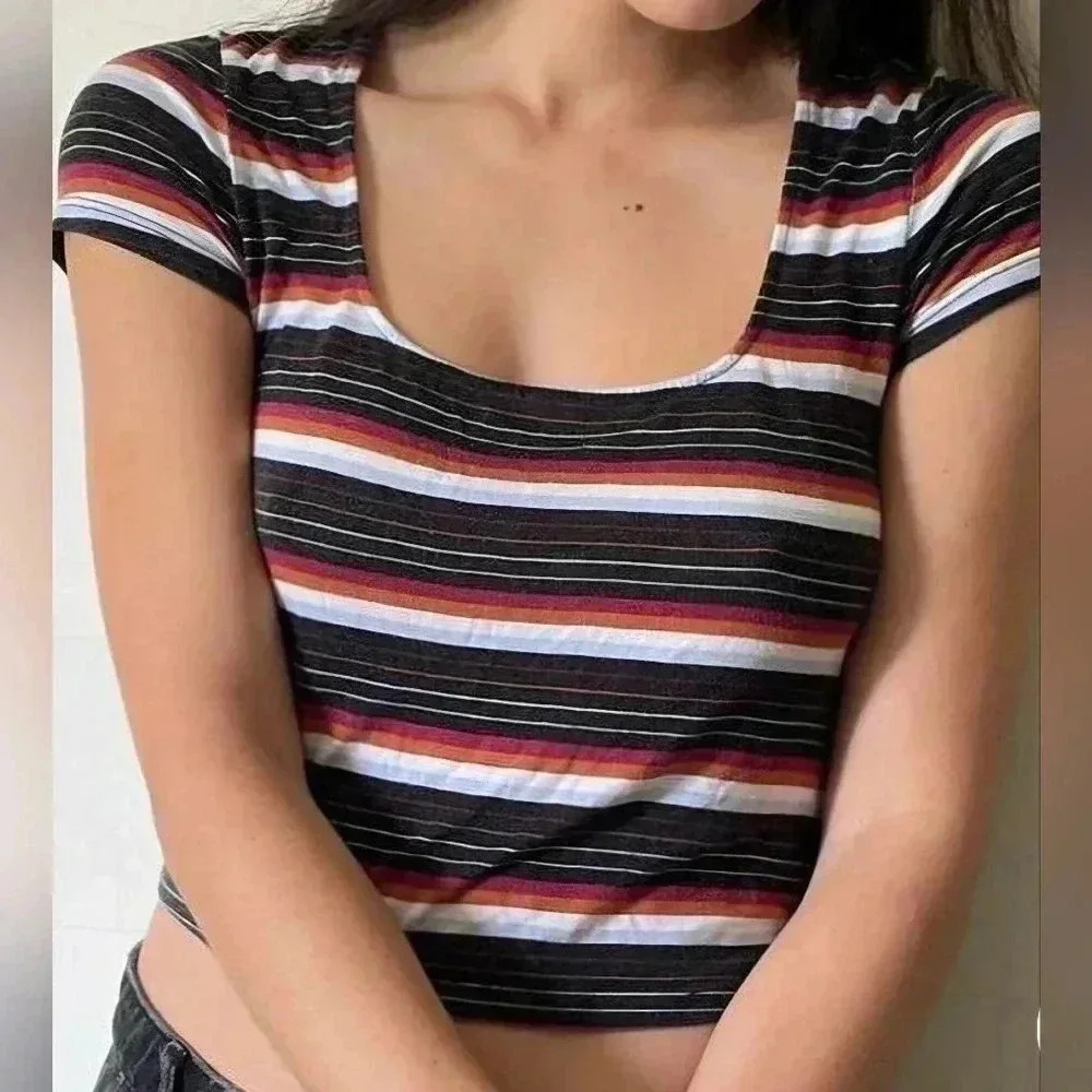 90s style, colorful horizontal striped crop top w/ scoop neck. Size XS